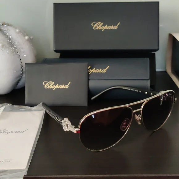 Gorgeous Authentic Chopard Women eviator sunglasses SCHB24S Chopard Sunglasses 0R26 Gold - eye-oo.com main image 3